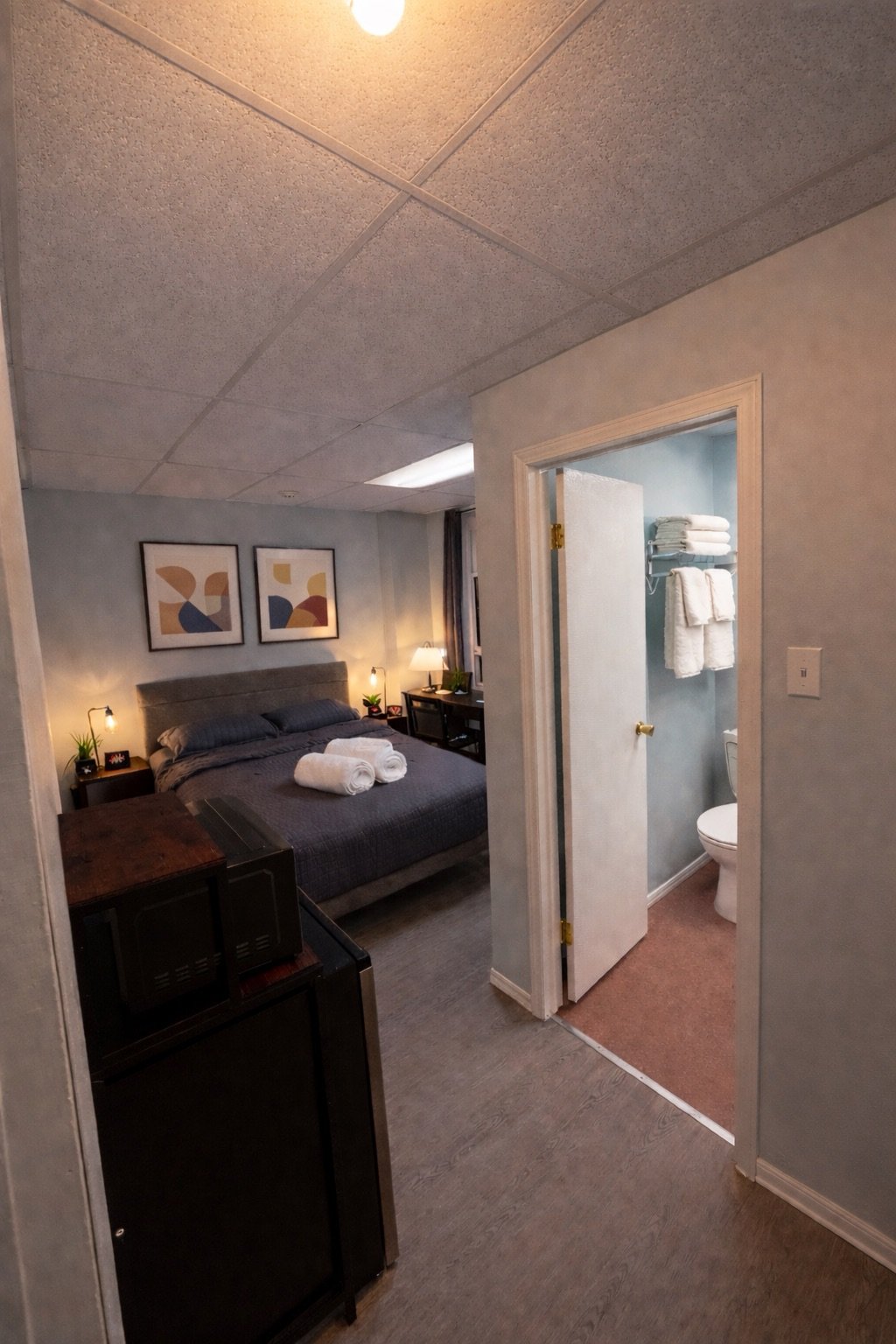 Queen Kitchenette Room